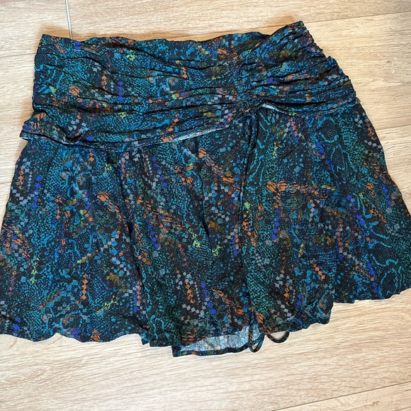 Free People Dresses & Skirts - Free People-Multi Blue - Ruched- Saturday Sun Mini Skirt in Who She Is Sz 8